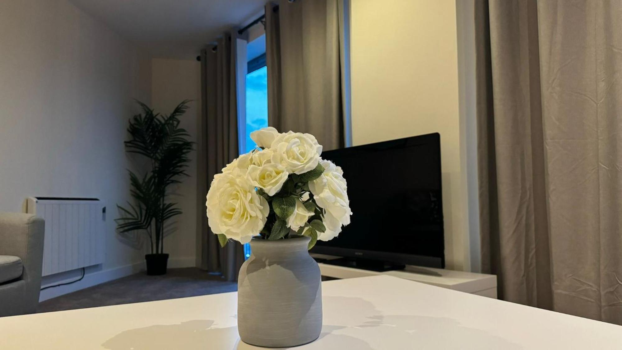 Modern 2 Bed, In The Heart Of *